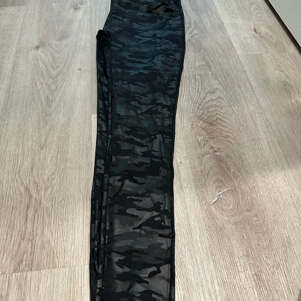 J.Renee Black Camouflage Leggings
